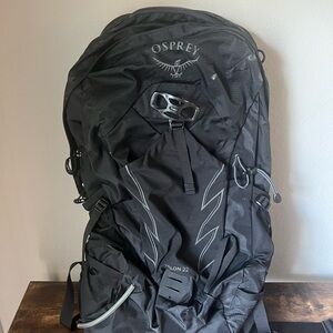 Osprey Talon 22 Black Men's Trail Backpack